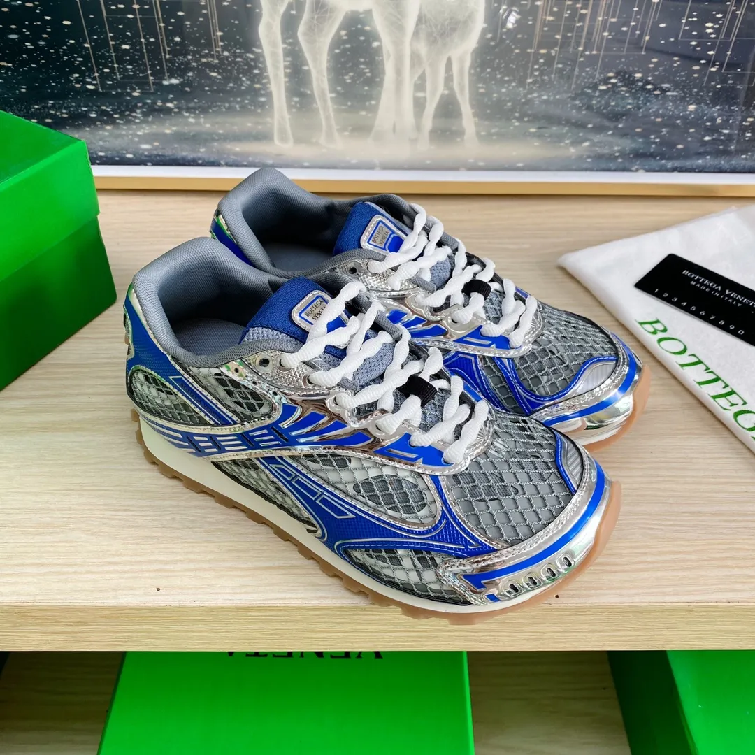 p620🐮🐮High-end version, the original 1:1 couple style new model is on the shelves🔥BV Orbit sneakers Wang Yibo's same style couple's Dad Runner sneakers, made of lightweight technical mesh fabric. Features a geometric patterned rubber outsole. The outsole is made of color-blocked TPU outsole. Size: women’s shoes 35-40, men’s shoes 39-45.